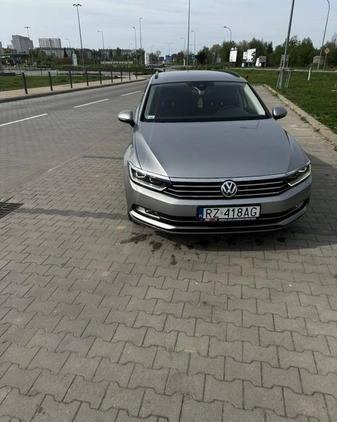 Volkswagen Passat cena 49900 przebieg: 184000, rok produkcji 2015 z Sanok małe 92